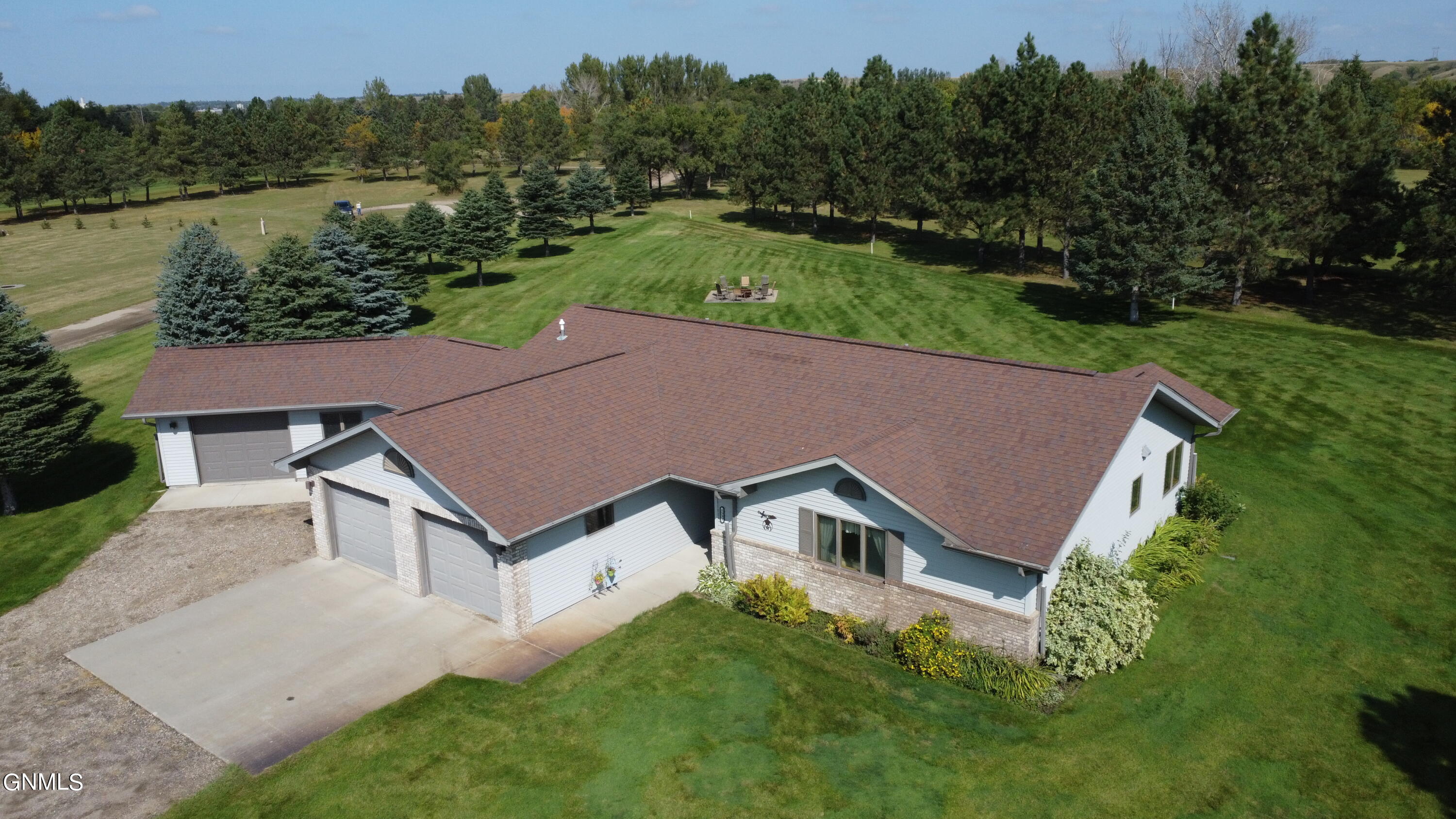Woods Dr, Jamestown, ND 58401
