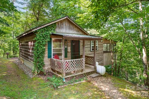 264 Rebel Dr, Hot Springs, NC, 28743-4502 | Card Image