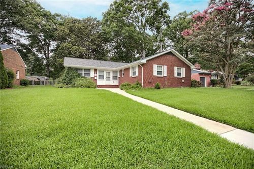 863 Catalina Dr, Newport News, VA, 23608-8921 | Card Image