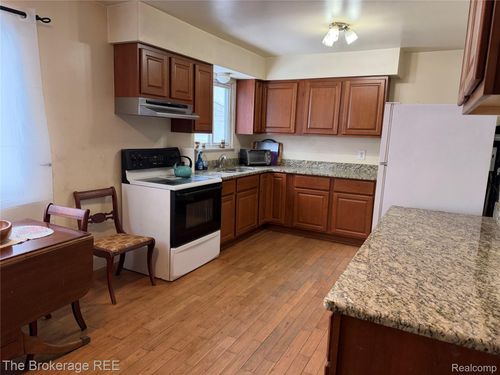 2901 Henry St, Flint, MI, 48506-2431 | Card Image