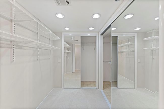 Primary with adjustable shelving | Image 14