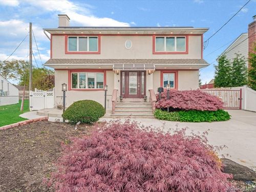 2510 2nd Ave, East Meadow, NY, 11554-3332 | Card Image