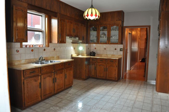 131 Dovercourt Rd, House attached with 4 bedrooms, 3 bathrooms and 2 parking in Toronto ON | Image 4