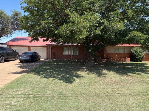 605 S Ayrshire St, Crosbyton, TX, 79322-3220 | Card Image