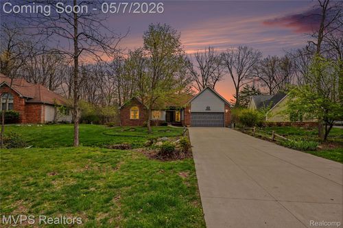 936 Wildbrook Lane, Lake Orion Village, MI, 48362 | Card Image