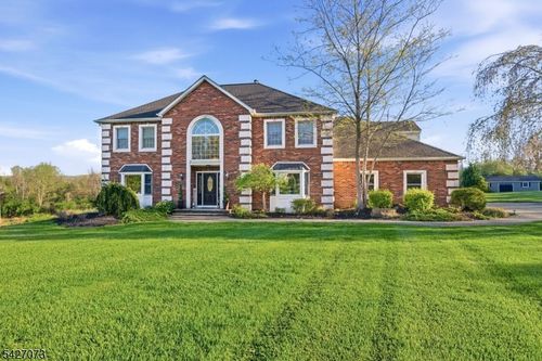 7 Woodfield Rd, Green Twp, NJ, 07821-2002 | Card Image