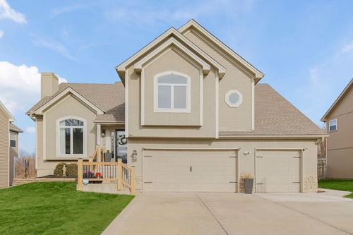 13015 Ridgeview Dr, Platte City, MO, 64079-7701 | Card Image