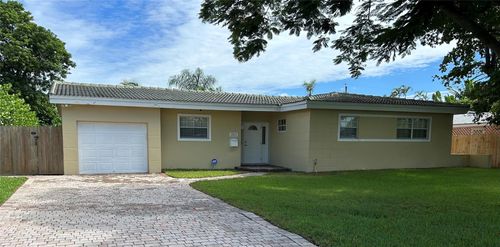 1811 Ne 43rd St, Oakland Park, FL, 33308-5520 | Card Image