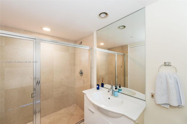 APT-4213 - 475 Brickell Ave, Condo with 2 bedrooms, 2 bathrooms and null parking in Miami FL | Image 16