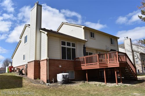 201 Columbia Dr, South Lyon, MI, 48178-1886 | Card Image