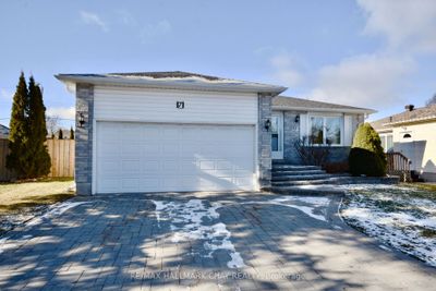 7 Laurie Cres, House other with 3 bedrooms, 2 bathrooms and 4 parking in Barrie ON | Image 2