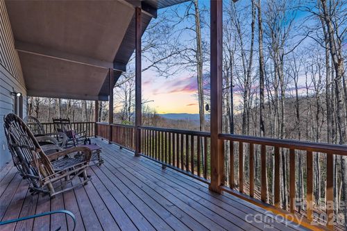 831 Forest Run Rd, Whittier, NC, 28789-8393 | Card Image