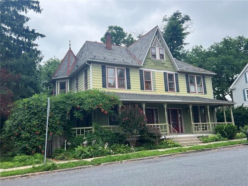 18 W Center St, Nazareth, PA, 18064-2001 | Card Image