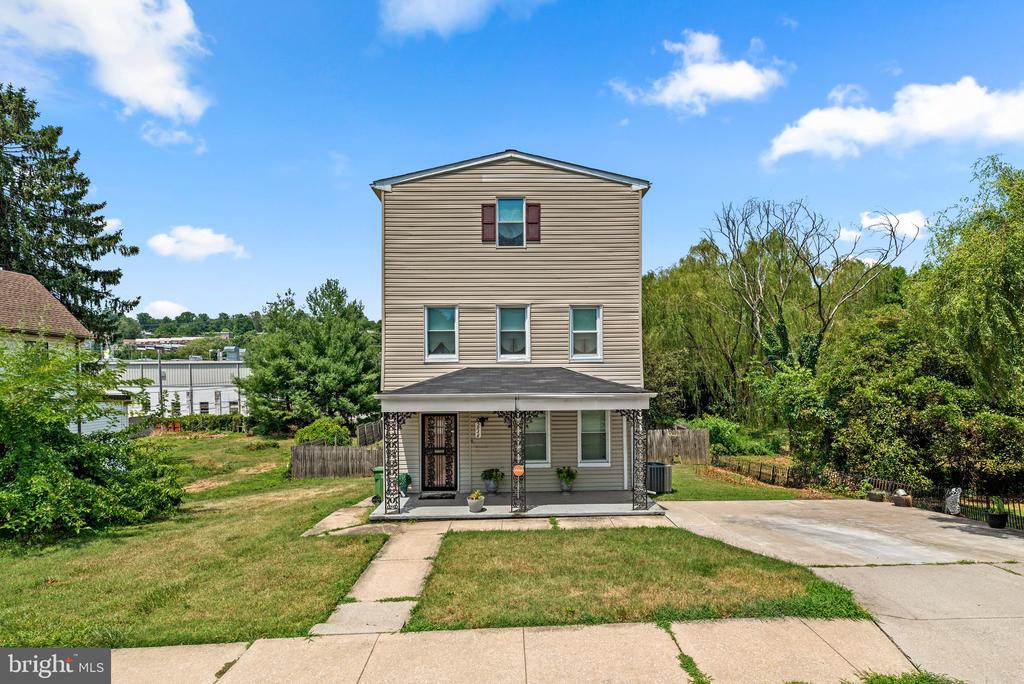 Kavon Ave, Baltimore, MD 21206