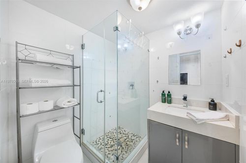 1-2520 Sw 20th St, Miami, FL, 33145 | Card Image