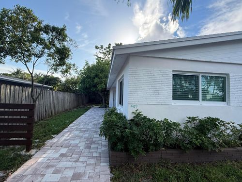 2-909 Ne 10th Avenue, Pompano Beach, FL, 33060 | Card Image