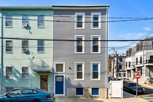 apt-2-153 Everett St, Boston, MA, 02128-5217 | Card Image
