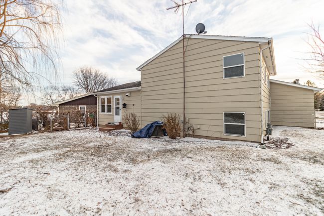427 Brittany Ln, House other with 3 bedrooms, 2 bathrooms and 2 parking in Lindenhurst IL | Image 25