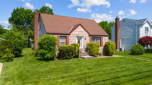 383 Chestnut Ave, East Meadow, NY, 11554-2834 | Card Image