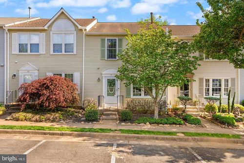 711 Acorn Ct, WARRENTON, VA, 20186-2151 | Card Image
