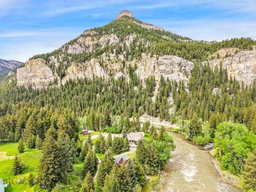 140 Luhn Ln, Gallatin Gateway, MT, 59730-9614 | Card Image