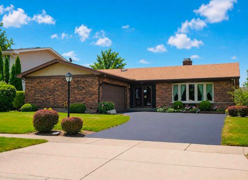 911 W Willow Ln, Mount Prospect, IL, 60056-4159 | Card Image