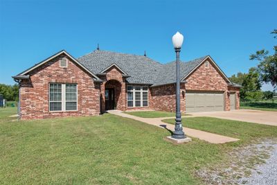 9728 S 431 Road, House other with 3 bedrooms, 3 bathrooms and null parking in Chouteau OK | Image 3