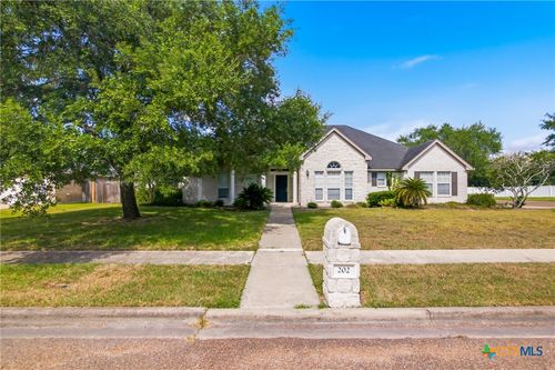 202 Ridge Vw, Victoria, TX, 77904-3390 | Card Image