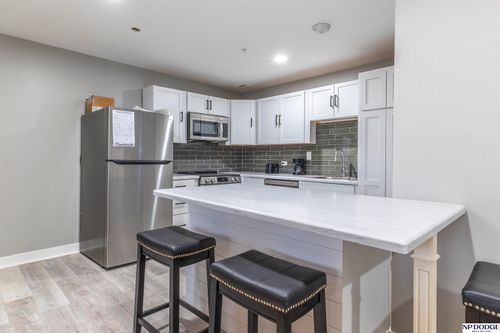 s3j-3000 Farnam St, Omaha, NE, 68131-3521 | Card Image