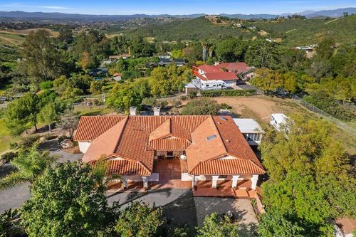 2394 Vista Grande Ter, Vista, CA, 92084-2740 | Card Image