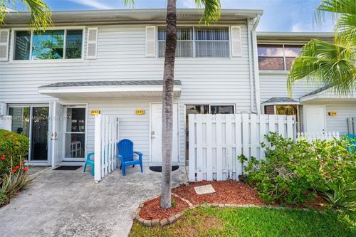 2683 Ne 15th St, Pompano Beach, FL, 33062-8256 | Card Image