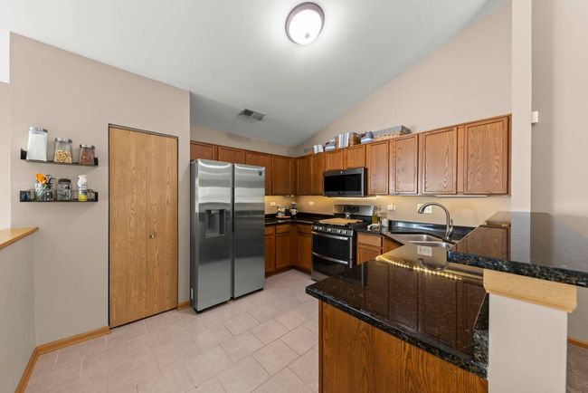 24101 Pear Tree Cir, Condo with 2 bedrooms, 2 bathrooms and 1 parking in Plainfield IL | Image 9