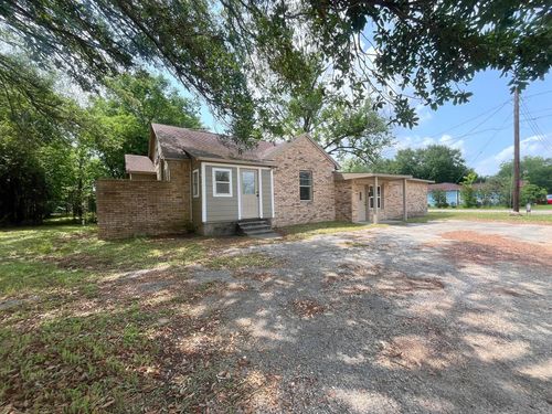 2000 Avenue M, Bay City, TX, 77414-5228 | Card Image