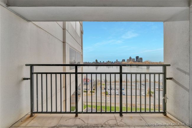 APT-908 - 1 Riverpointe Plz, Condo with 2 bedrooms, 2 bathrooms and null parking in Jeffersonville IN | Image 41
