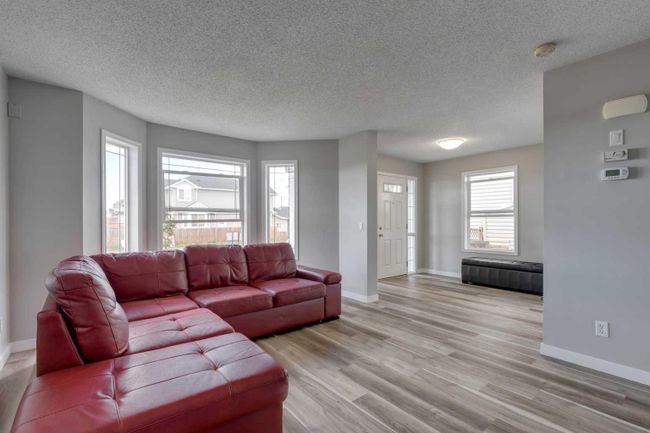 803 Taradale Dr Ne, House detached with 4 bedrooms, 3 bathrooms and 3 parking in Calgary AB | Image 4