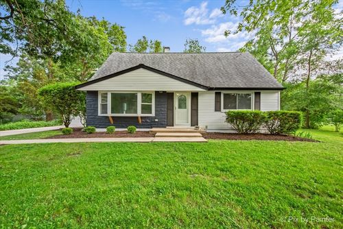 28W151 Hickory Ln, Northwoods, IL, 60185-4517 | Card Image