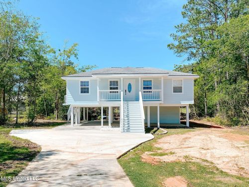 15032 Pawnee Pl, Kiln, MS, 39556-8174 | Card Image