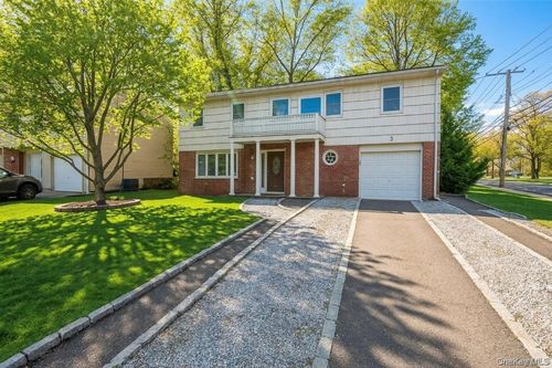 2 Pickwood Ln, Great Neck, NY, 11024-1710 | Card Image