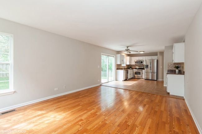 2361 Autumn Grove Cir, House other with 3 bedrooms, 3 bathrooms and 2 parking in Aurora IL | Image 5