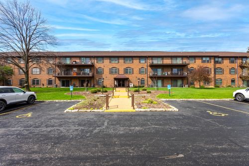 209-1360 Kimberly Ridge Rd, Bettendorf, IA, 52722-4176 | Card Image