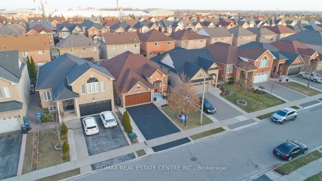 32 Pappain Cres, House other with 6 bedrooms, 3 bathrooms and 4 parking in Brampton ON | Image 4