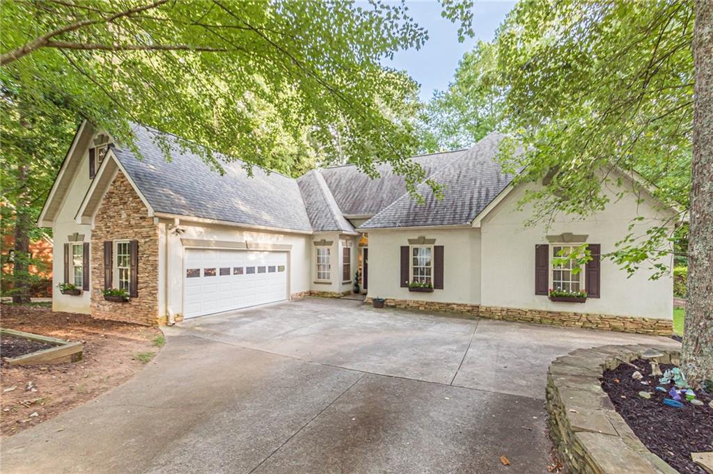 Laurian Park Dr, Roswell, GA 30075