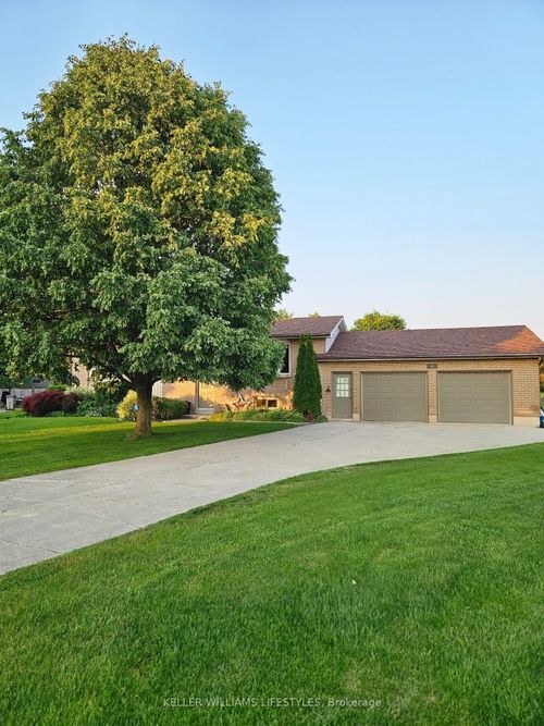 18 Hawthorn Cres, Ailsa Craig, ON, N0M1A0 | Card Image