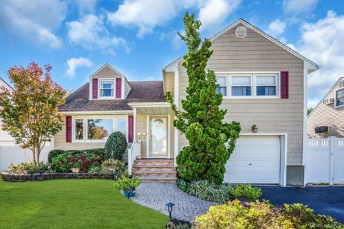 3906 Ralph St S, Seaford, NY, 11783-1740 | Card Image