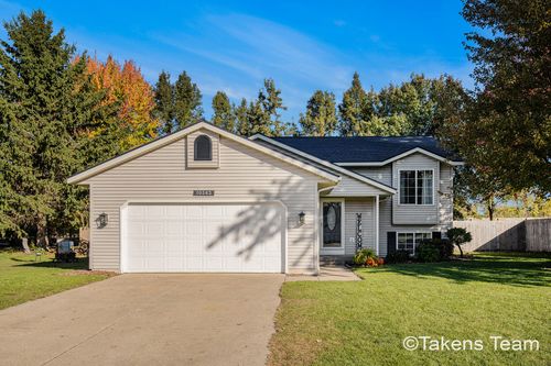 10543 Northfield Dr, Zeeland, MI, 49464-6847 | Card Image