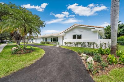 13221 Sw 72nd Ave, House other with 4 bedrooms, 3 bathrooms and null parking in Pinecrest FL | Image 2