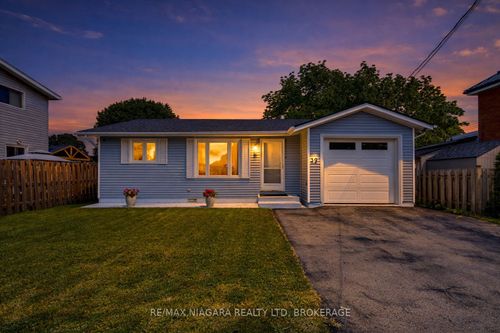 39 Pine St, Port Colborne, ON, L3K3N6 | Card Image