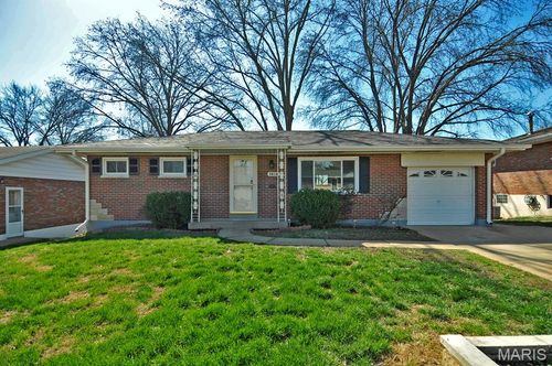 9816 Lakeford Ln, Saint Louis, MO, 63123-6230 | Card Image