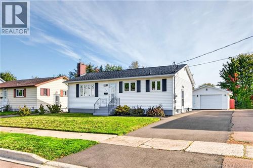 153 Second Ave, Moncton, NB, E1C7Y3 | Card Image