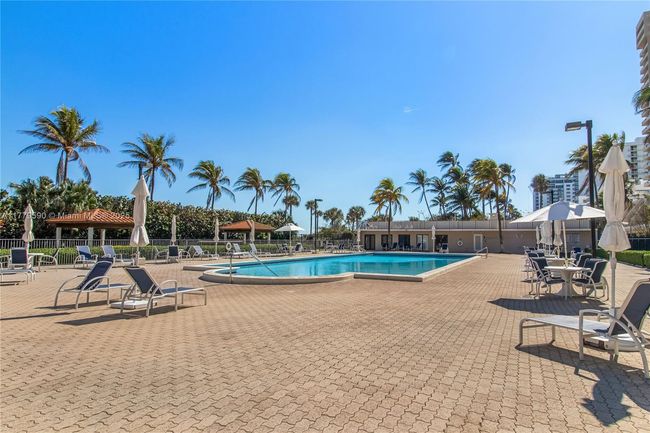 APT-608 - 2625 Collins Ave, Condo with 2 bedrooms, 2 bathrooms and null parking in Miami Beach FL | Image 18